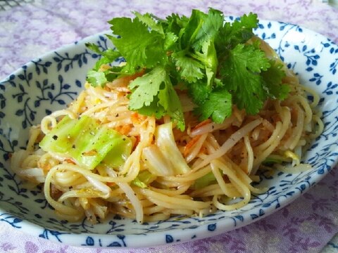 ちょっと余ってしまった桜海老で☆エスニック焼きそば